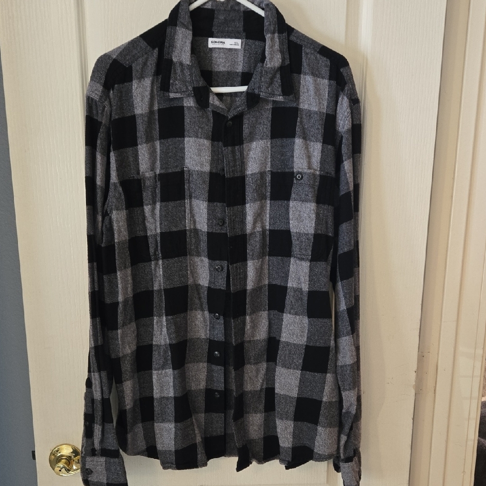 Sonoma Men's Black and Gray Plaid Button Down Shirt